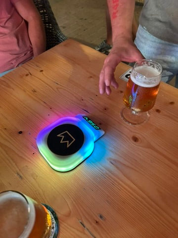 Ex-König Beer Chug Timer mit Premium-Verpackung in Gold auf Schwarz – Kronen-Logo und Lieferumfang.